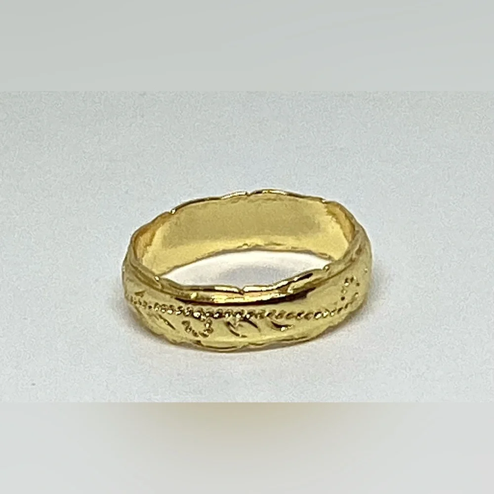 NWT! Beautiful 18 kt Gold Plated Band Wedding Floral 9